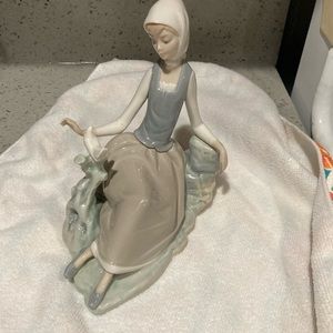 Lladro Girl Looking at Bird Figurine  7" x 6 1/4" x 4" great Condition